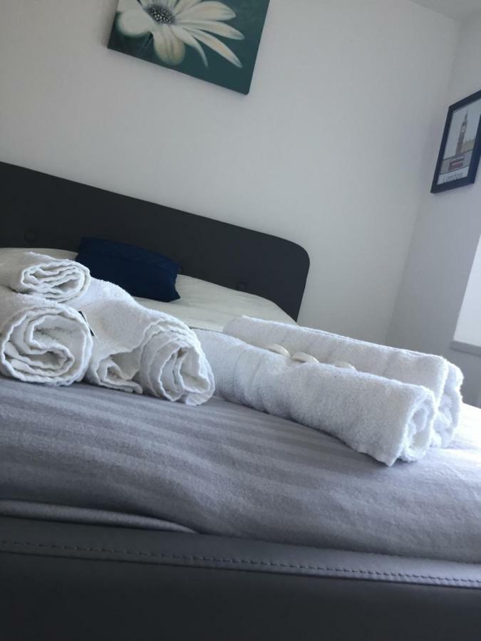 Sama'S Stylish Apartment Room 1 Manchester Bagian luar foto
